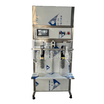 Półautomatyczna maszyna do napełniania soków Liniowe płynne plastikowe butelki Woda mineralna