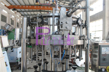 Pojedyncza jednostka z połączeniem przenośnika Maszyna do napełniania piwa NANQING zawory napełniające