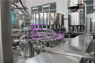 Sterowanie PLC Wysoka prędkość Automatyczna maszyna do napełniania wodą do butelki z tworzywa sztucznego / PET