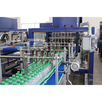 W pełni automatyczna liniowa owijarka termokurczliwa do maszyny do pakowania plastikowych butelek Sprzęt do wypaczania z zadrukowanymi foliami