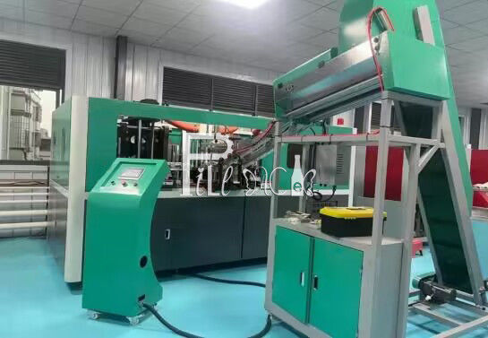Automatyczna maszyna do rozdmuchiwania butelek PET z 4 wnękami 4000BPH na 0,1 - 2 l