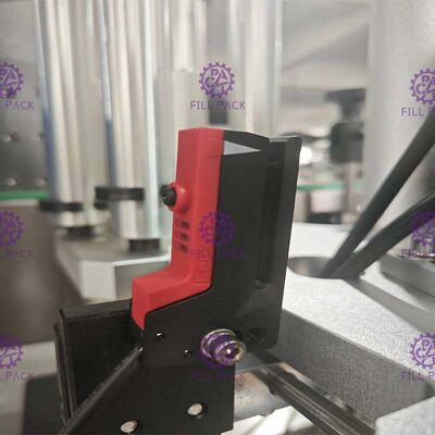 Maszyna do etykietowania naklejek z pojedynczą głowicą 50BPM na okrągłą butelkę