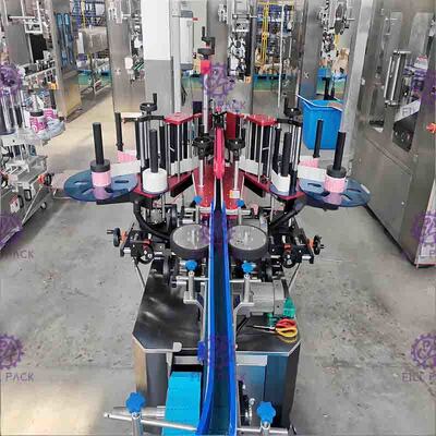 Automatyczna kwadratowa płaska maszyna do etykietowania butelek Dwustronna samoprzylepna naklejka o specjalnym kształcie