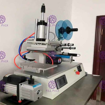 Kwadratowa płaska maszyna do etykietowania butelek 2000BPH Słoiki Samoprzylepna naklejka Półautomatyczna