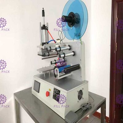 Kwadratowa płaska maszyna do etykietowania butelek 2000BPH Słoiki Samoprzylepna naklejka Półautomatyczna