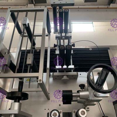 Wysokowydajna maszyna do etykietowania butelek Dua - napęd typu pas synchroniczny