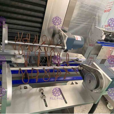 Podwójna jazda Cztery ostrza Zainstalowana maszyna do etykietowania butelek ze sterownikiem Panasonic