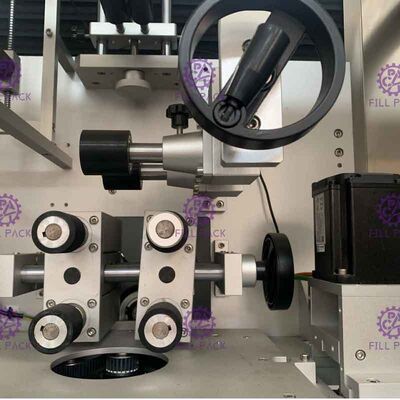 Podwójna jazda Cztery ostrza Zainstalowana maszyna do etykietowania butelek ze sterownikiem Panasonic