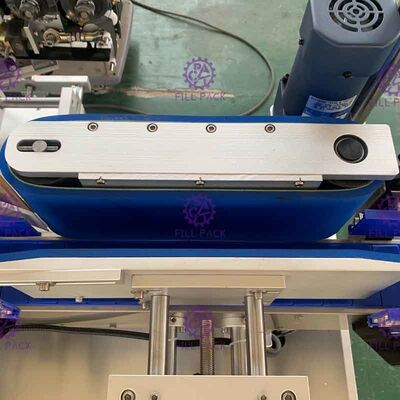 1800bph jednostronnie samoprzylepna maszyna do etykietowania małych okrągłych butelek