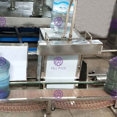 Plastikowa beczka 5-litrowa maszyna do napełniania wodą Automatyczna maszyna do pakowania w folię termokurczliwą