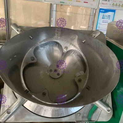 Plastikowa / PET zakręcana maszyna do zamykania butelek ze stali nierdzewnej i dużą prędkością