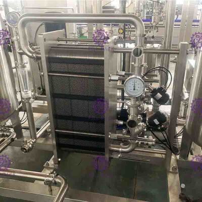 Automatyczna linia do produkcji napojów bezalkoholowych Wysokowydajna mieszanka dwutlenku węgla sodowego 6000L / H