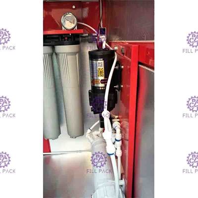 Automat do sprzedaży butelek z wodą oczyszczoną na monety i rachunki 10 l / min 550 W 0,5 MPA