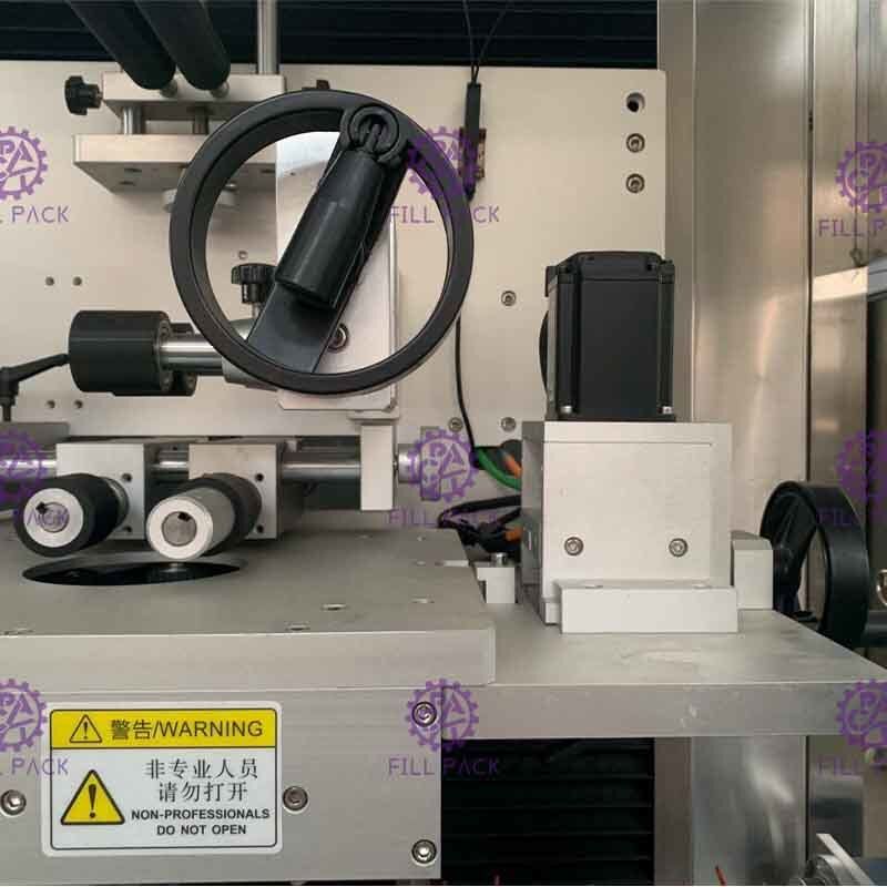 Automatyczna maszyna do etykietowania butelek z pionową etykietą