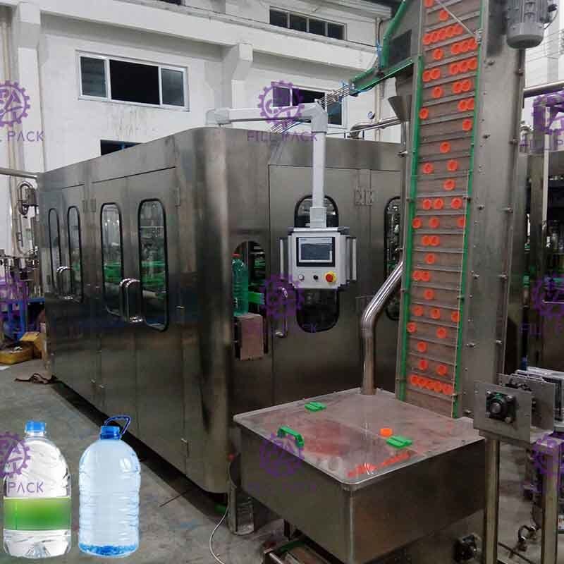 Monoblokowa automatyczna maszyna do butelkowania wody 3-10L Butelka 3 w 1 8 głowic