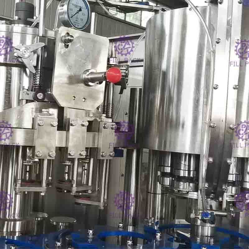 Napój gazowany Napój Plastikowe szkło PET 3 w 1 Monoblok Maszyna do napełniania butelek / Sprzęt / Linia / Roślina / System