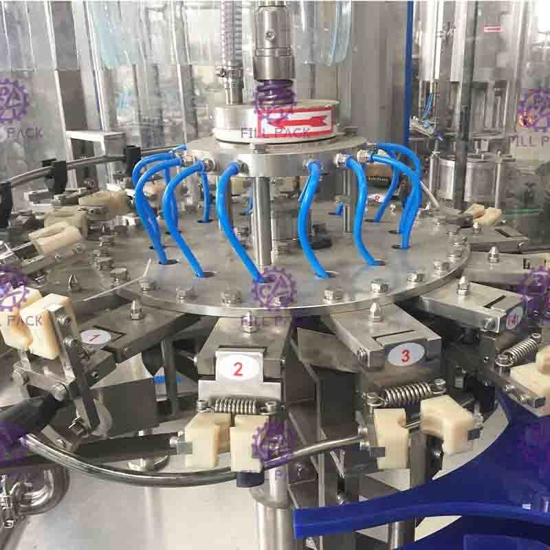 PET Plastikowe szkło 3 w 1 Monoblok Gaz Napój Napój Woda Butelka wina Maszyna do napełniania / Sprzęt / Roślina / Syst